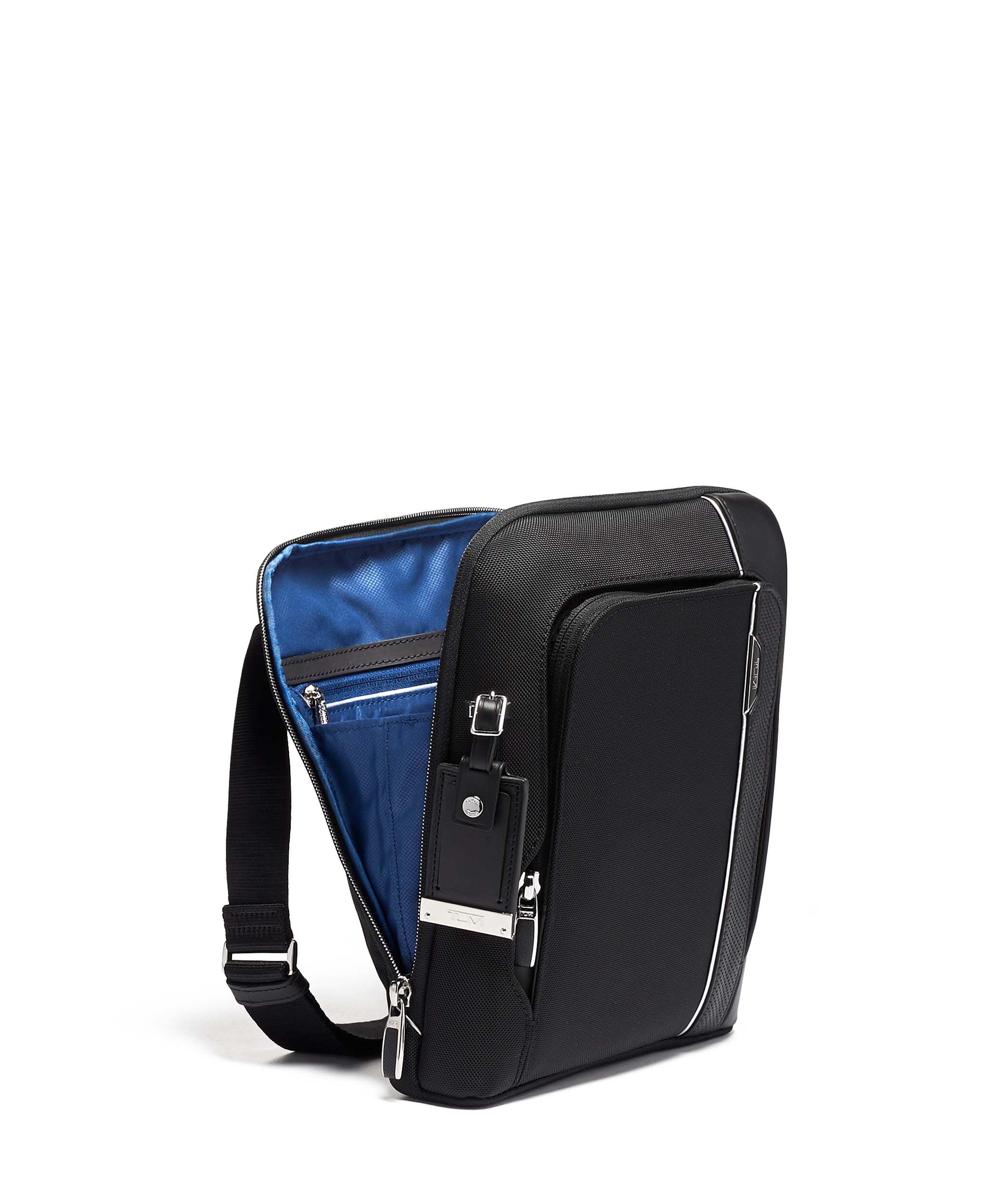 Tumi arrive collection top
