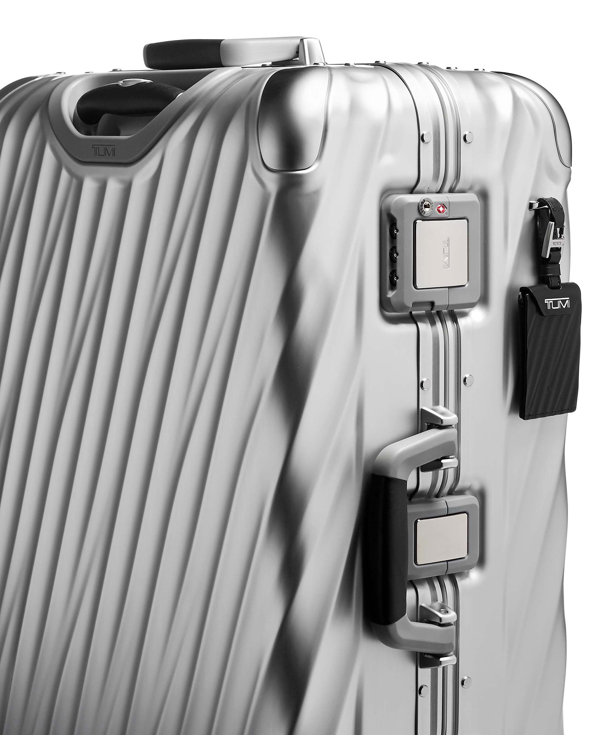 19 Degree Aluminium Short Trip Checked Luggage 66 cm | TUMI Hungary