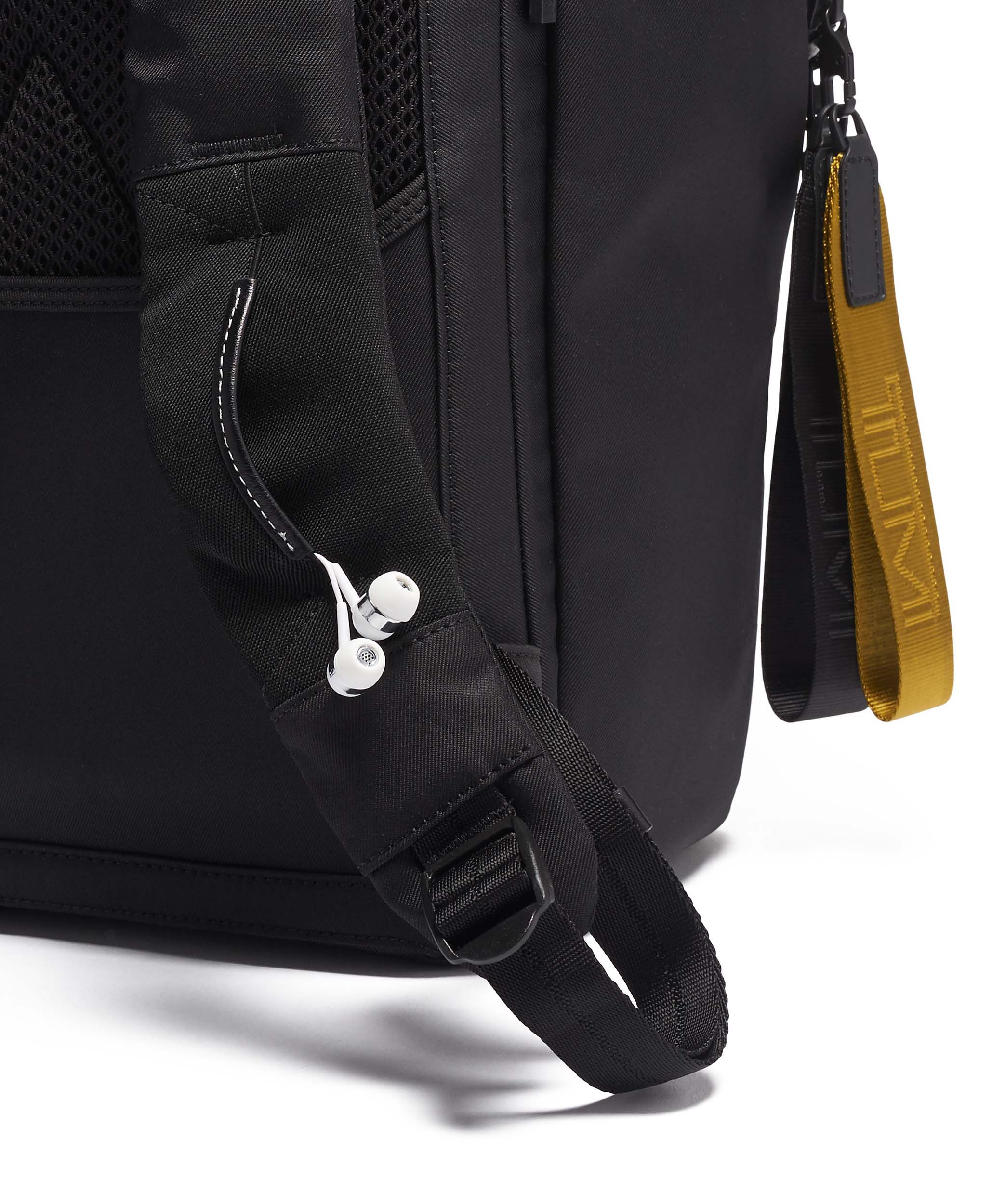Tumi tahoe deals collection