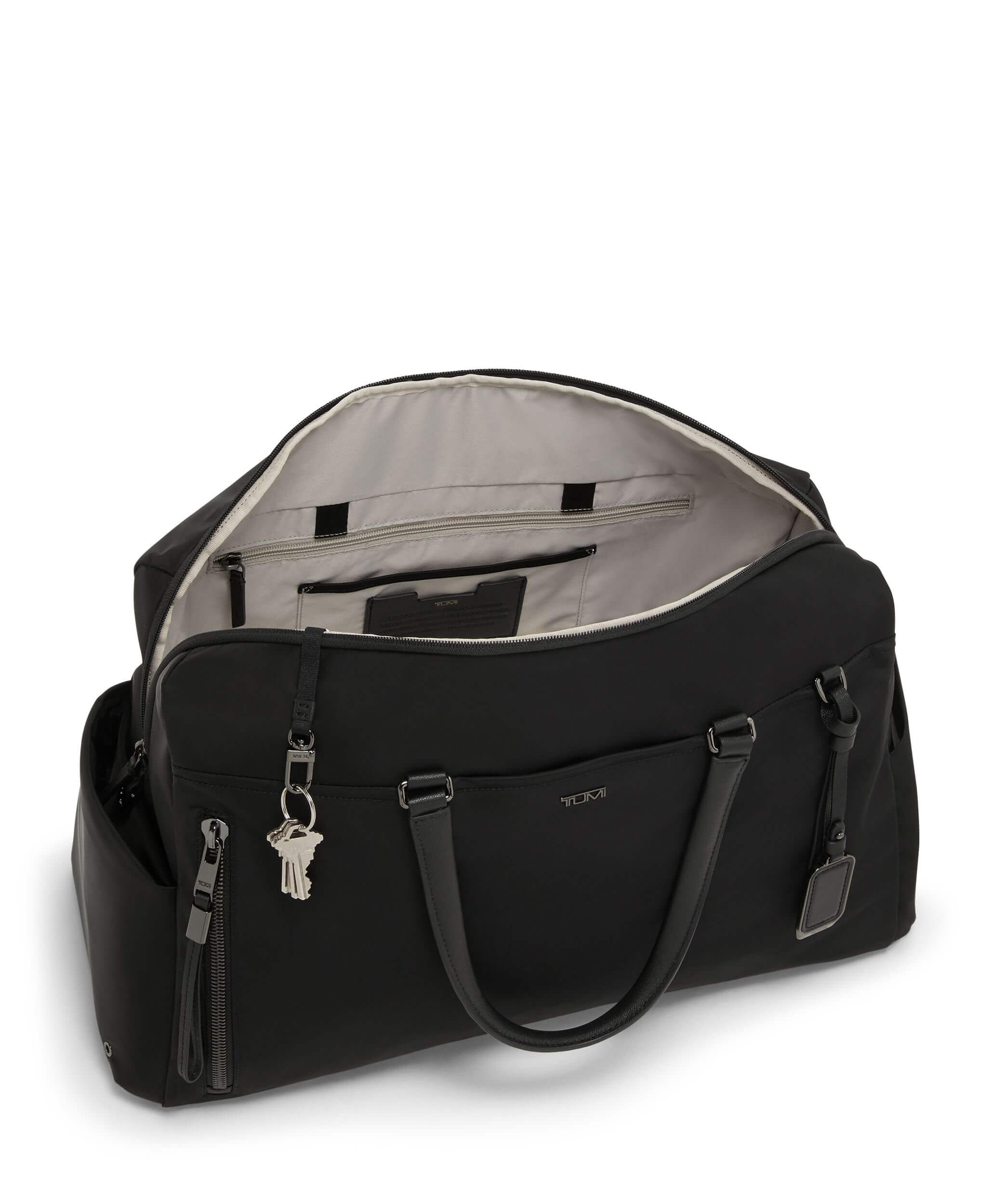 Tumi black hotsell duffel bag